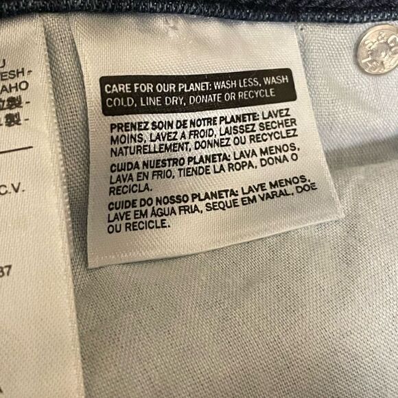 Levi’s Strauss Dark Wash Rolled Up Denim Capris w/4 Pockets *Like New* (8) - Picture 10 of 11